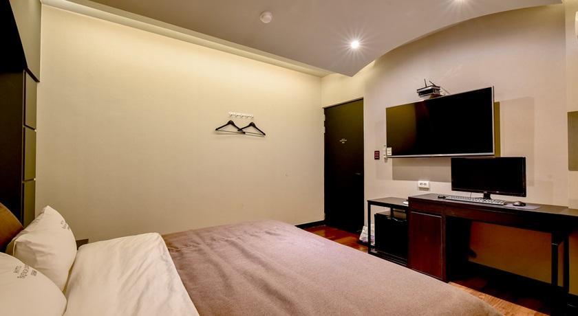 French Code Hotel Changwon Exterior foto