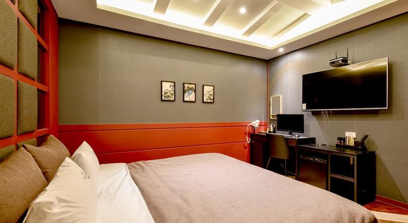 French Code Hotel Changwon Exterior foto