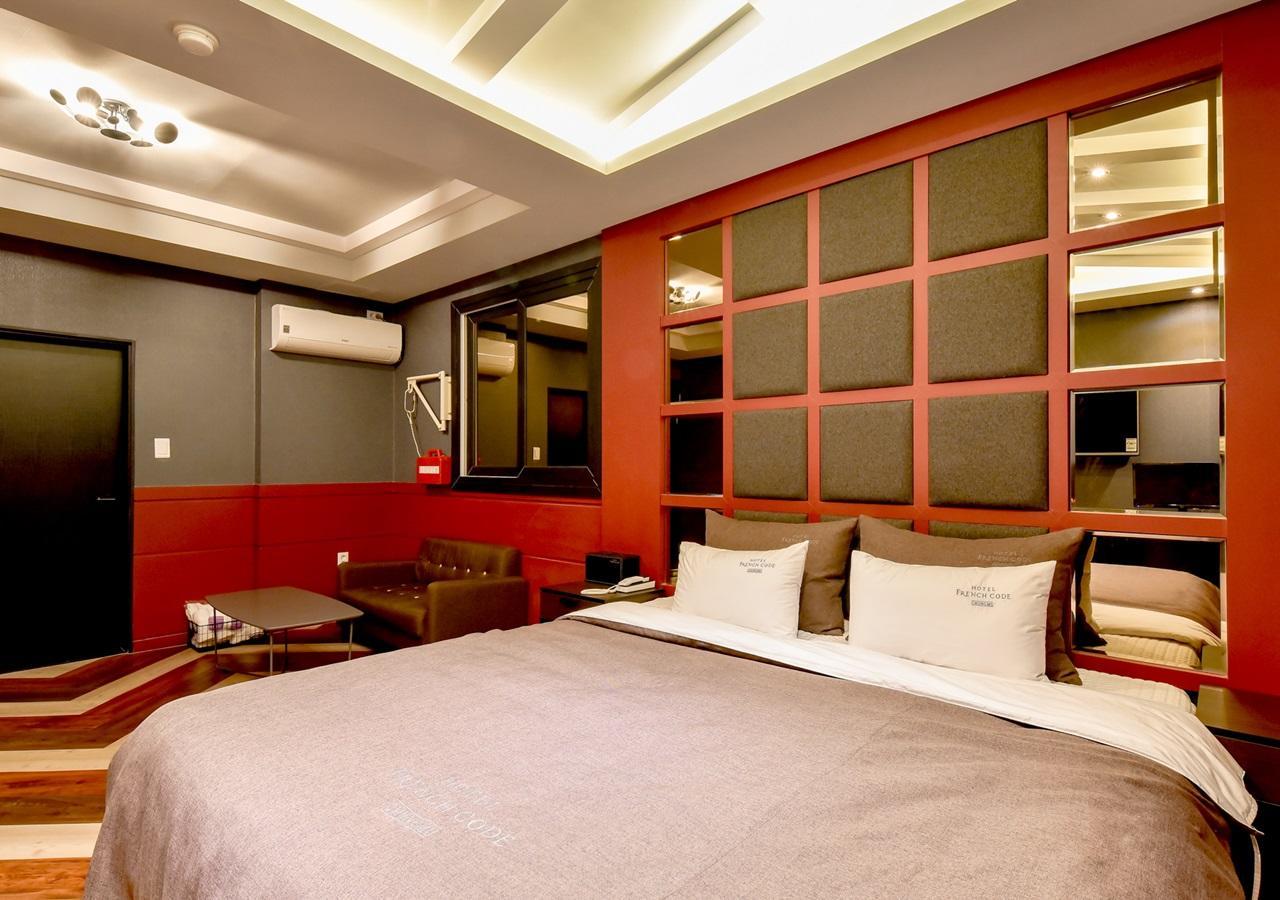 French Code Hotel Changwon Exterior foto
