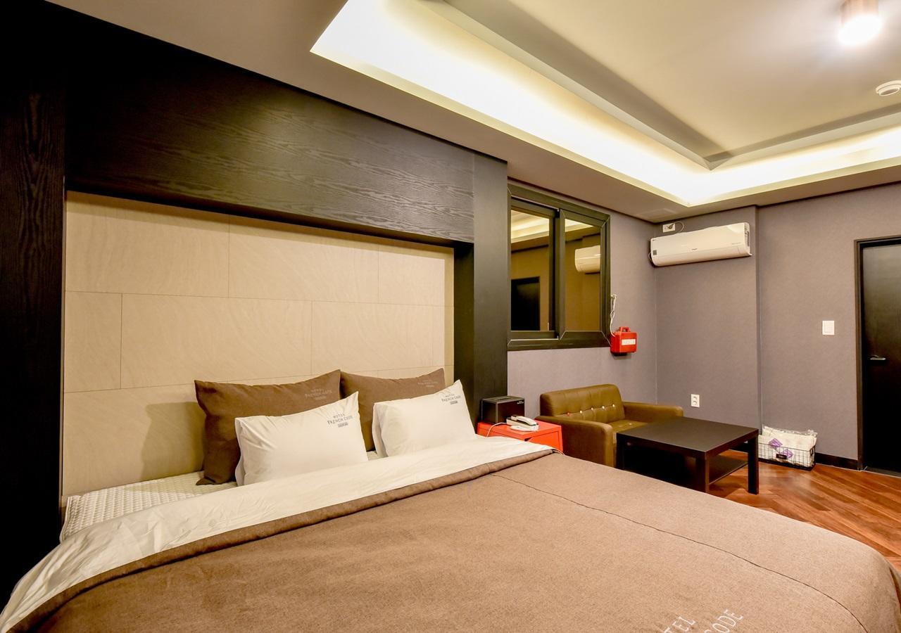 French Code Hotel Changwon Exterior foto