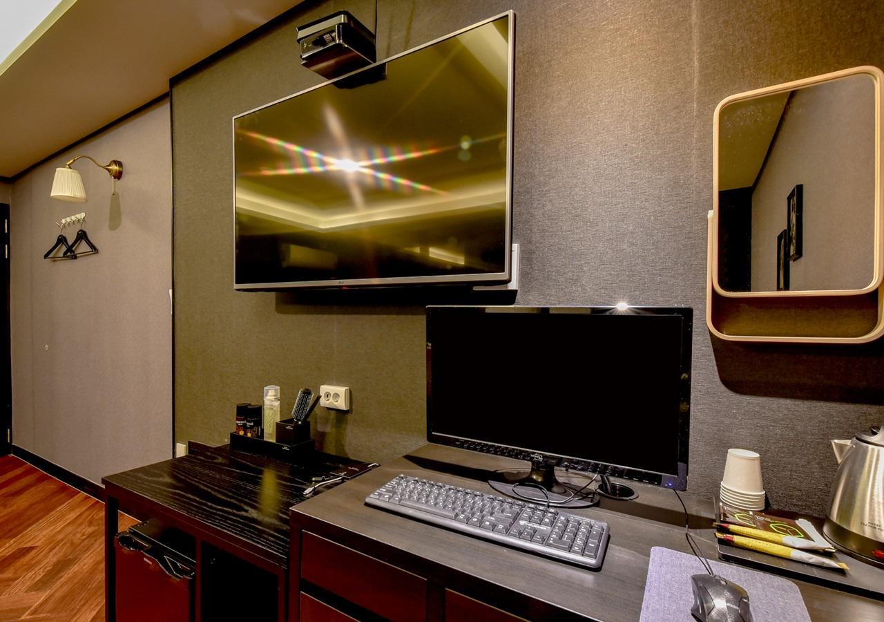 French Code Hotel Changwon Exterior foto