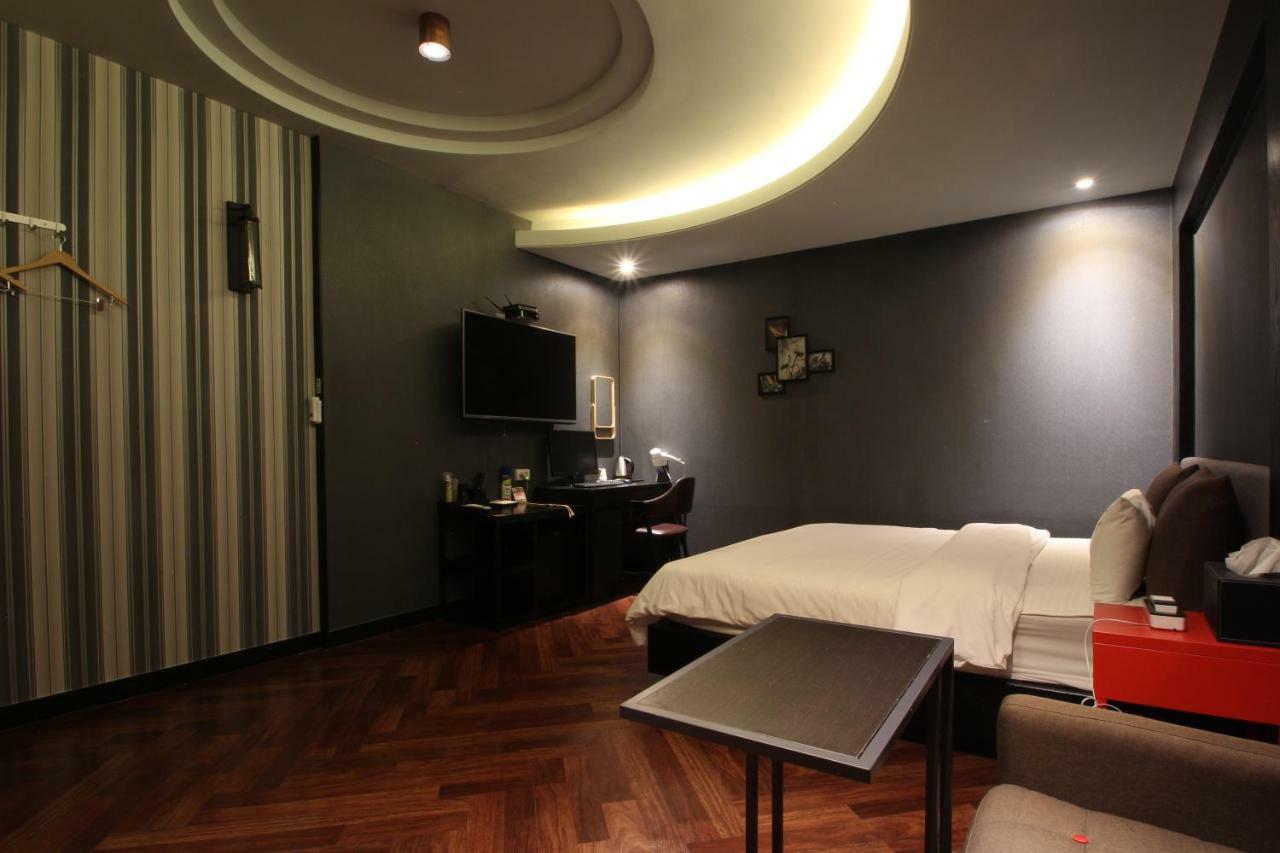 French Code Hotel Changwon Exterior foto