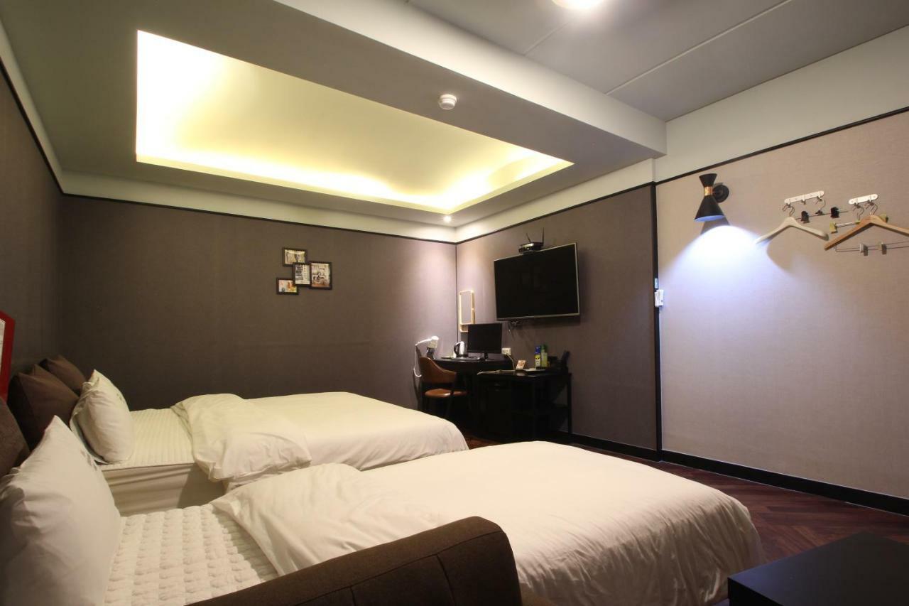 French Code Hotel Changwon Exterior foto