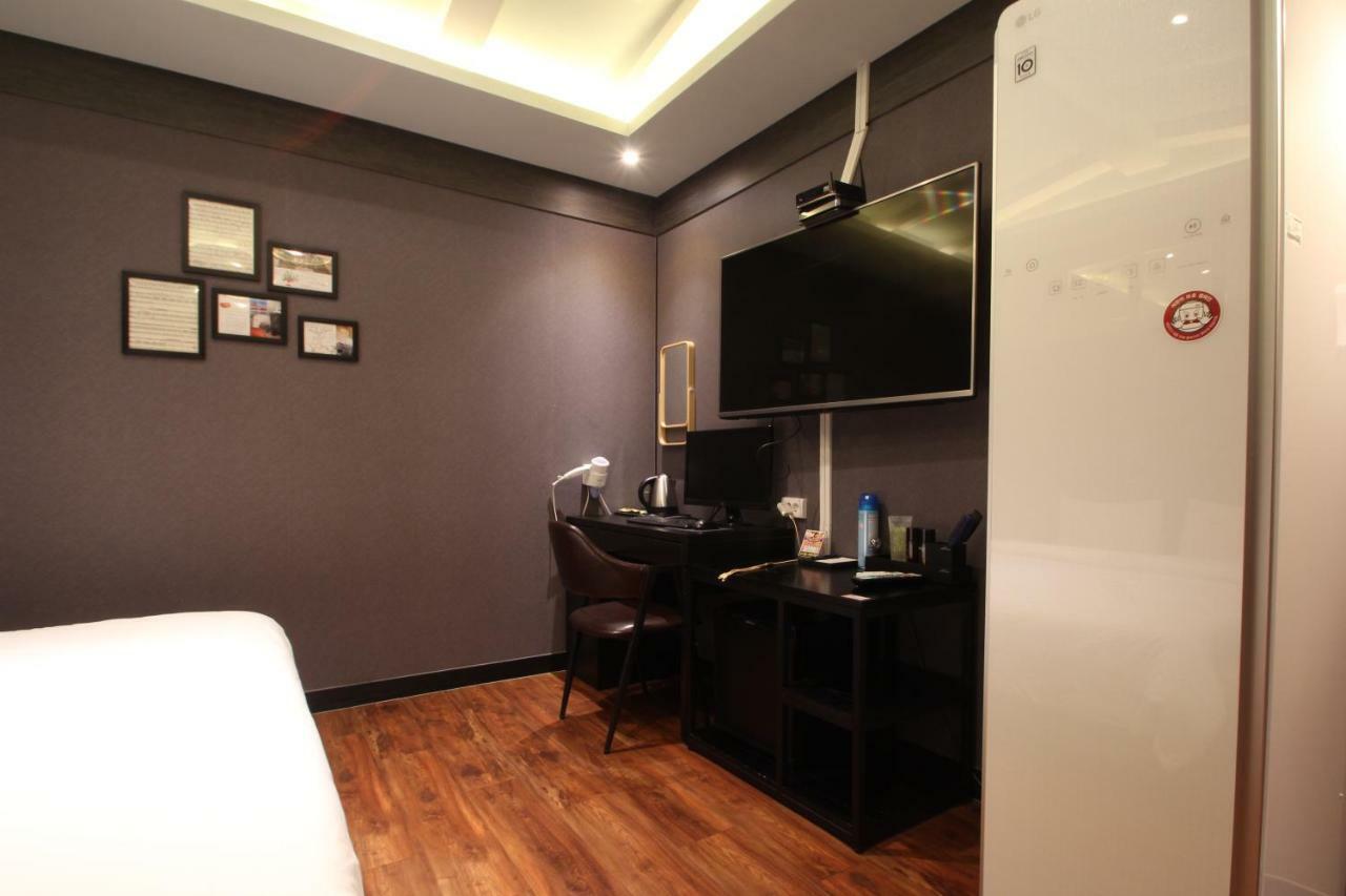 French Code Hotel Changwon Exterior foto